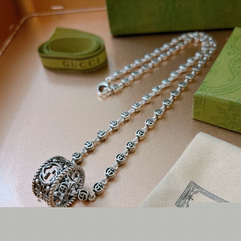 G*u*i necklaces